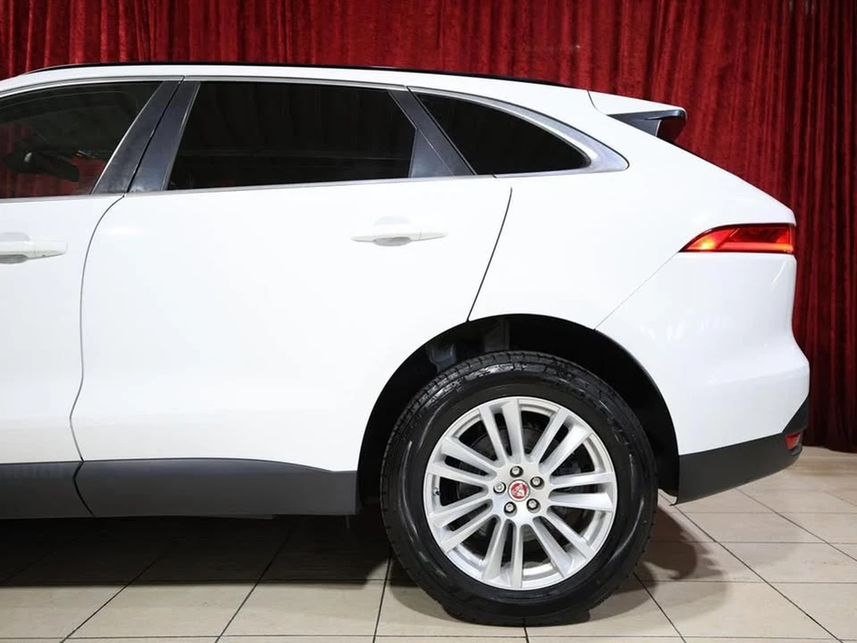 2018 Jaguar F-Pace - Image 4 of 18
