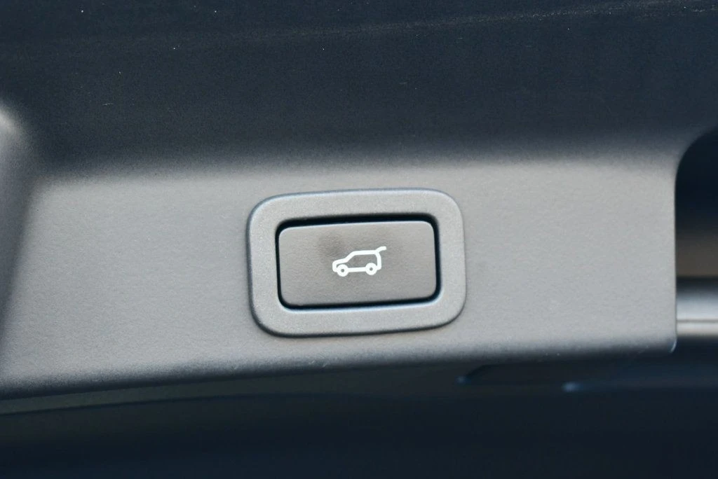 2018 Jaguar F-Pace - Image 18 of 21