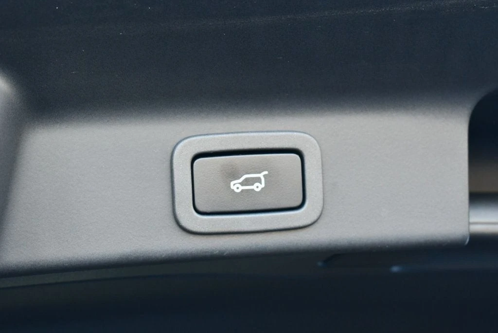 2018 Jaguar F-Pace - Image 18 of 21