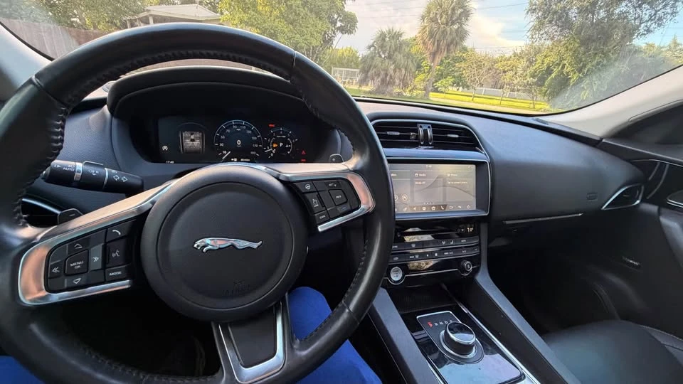 2018 Jaguar F-Pace - Image 11 of 13
