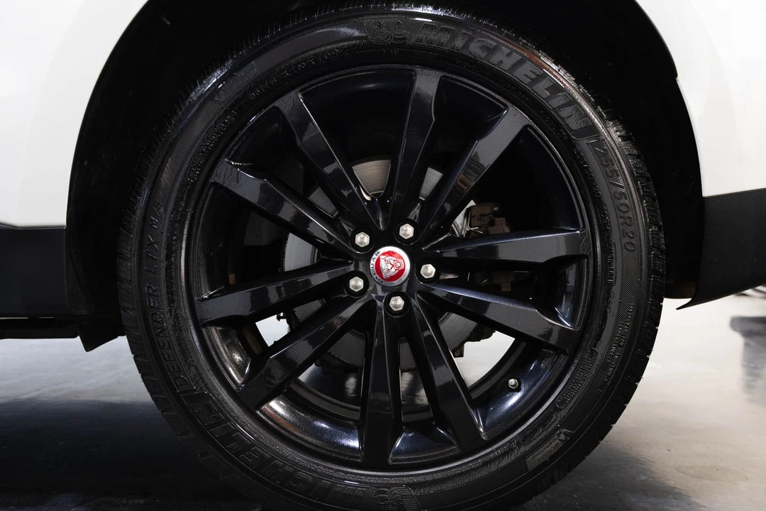 2018 Jaguar F-Pace - Image 9 of 12