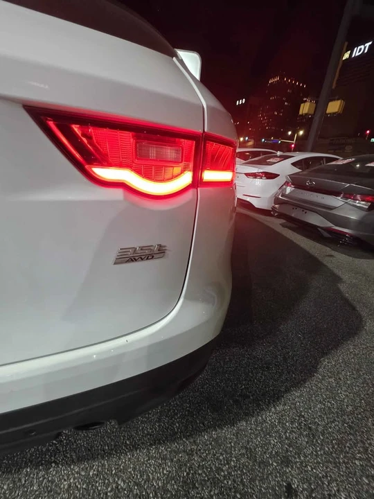 2018 Jaguar F-Pace - Image 2 of 19