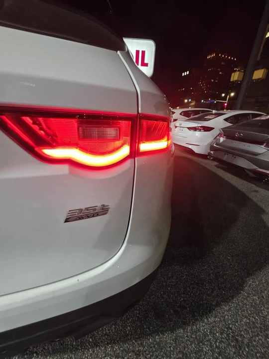 2018 Jaguar F-Pace - Image 8 of 19