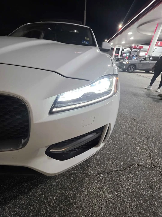 2018 Jaguar F-Pace - Image 3 of 19