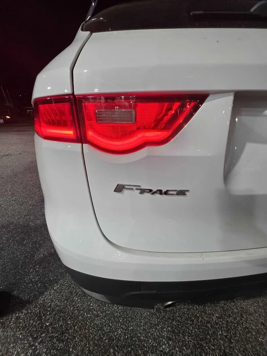 2018 Jaguar F-Pace - Image 9 of 19