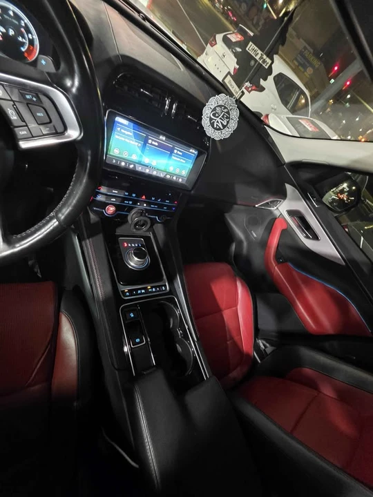 2018 Jaguar F-Pace - Image 10 of 19