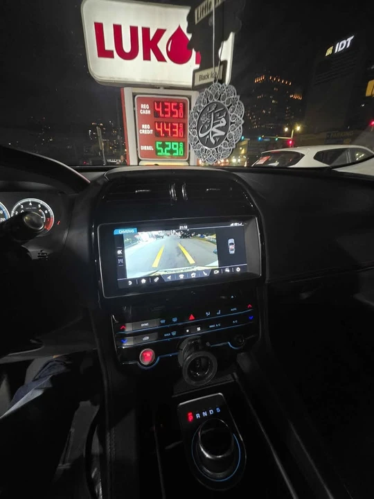 2018 Jaguar F-Pace - Image 19 of 19