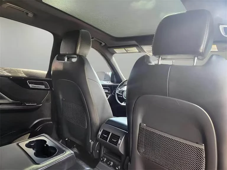 2018 Jaguar F-Pace - Image 9 of 12