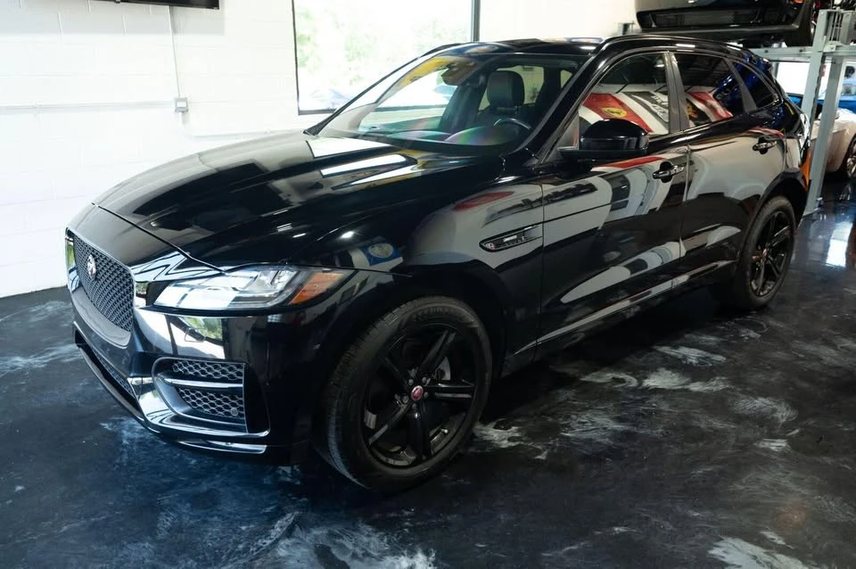 2018 Jaguar F-Pace - Image 2 of 11