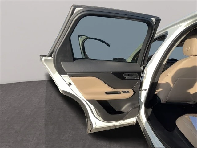 2018 Jaguar F-Pace - Image 13 of 21