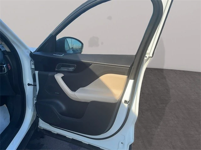 2018 Jaguar F-Pace - Image 17 of 21