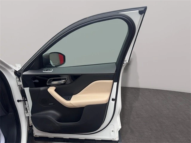 2018 Jaguar F-Pace - Image 16 of 21