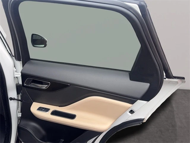 2018 Jaguar F-Pace - Image 18 of 21