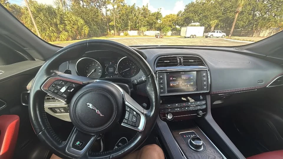 2018 Jaguar F-Pace - Image 10 of 16