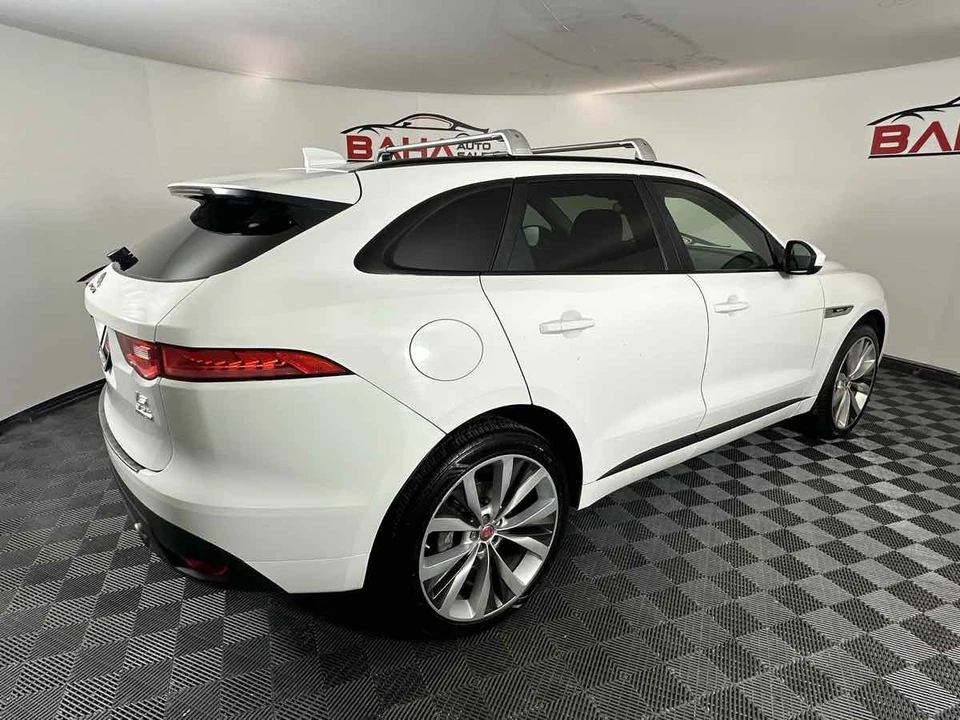 2018 Jaguar F-Pace - Image 8 of 21