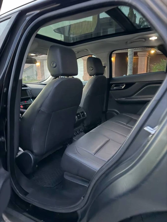 2018 Jaguar F-Pace - Image 10 of 13