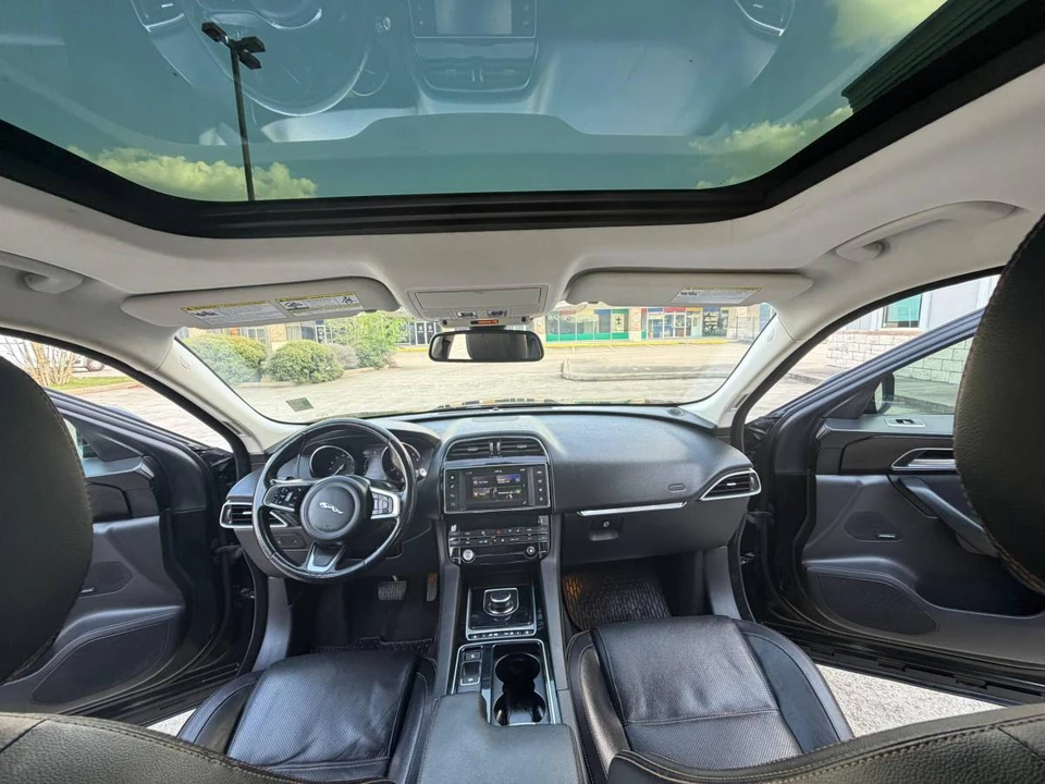 2018 Jaguar F-Pace - Image 18 of 23