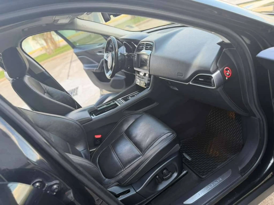 2018 Jaguar F-Pace - Image 16 of 23