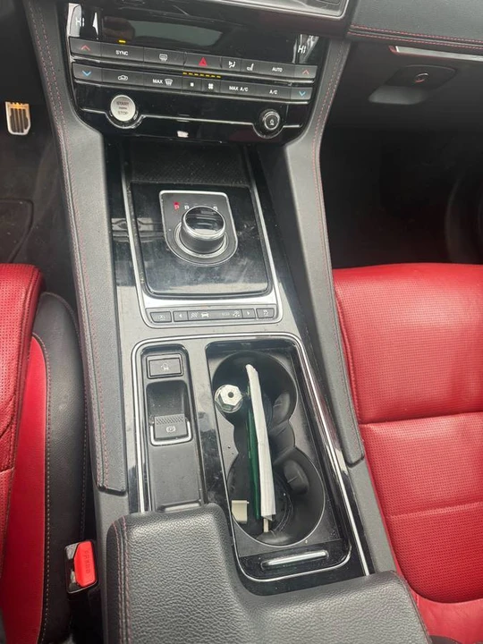 2018 Jaguar F-Pace - Image 19 of 24