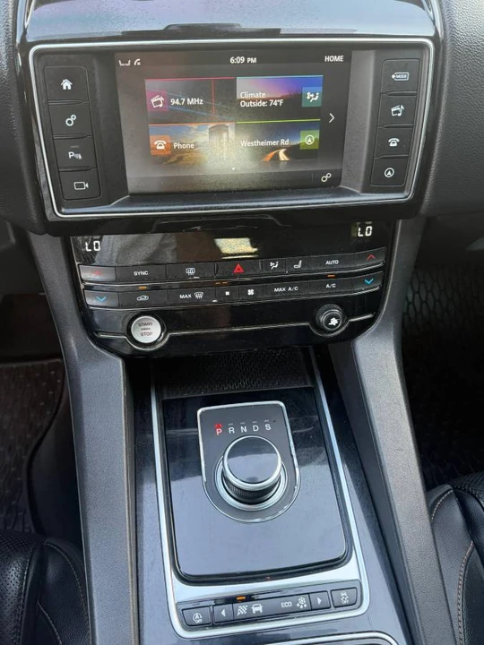 2018 Jaguar F-Pace - Image 20 of 23