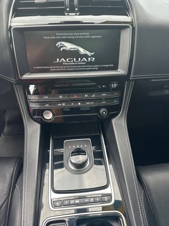2018 Jaguar F-Pace - Image 13 of 17