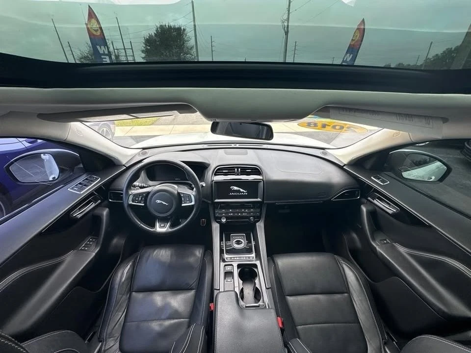 2018 Jaguar F-Pace - Image 10 of 17