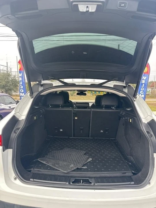 2018 Jaguar F-Pace - Image 15 of 17