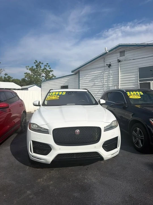 2018 Jaguar F-Pace - Image 8 of 17