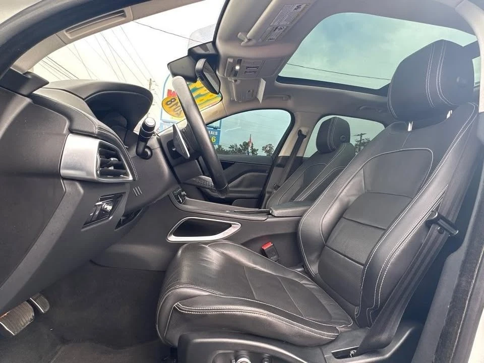 2018 Jaguar F-Pace - Image 9 of 17