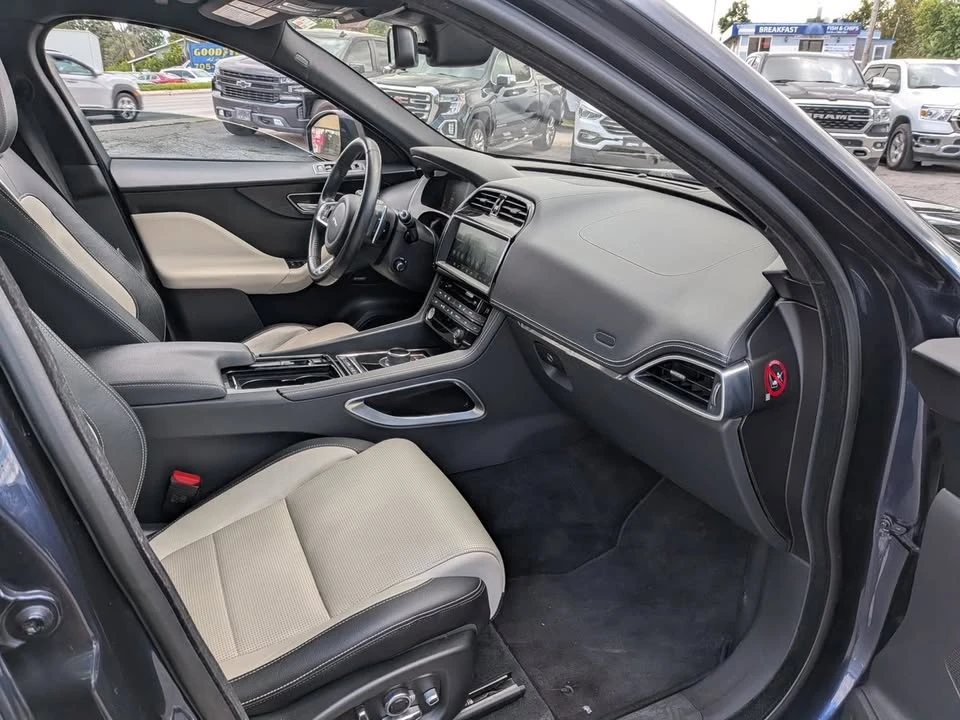 2018 Jaguar F-Pace - Image 10 of 17