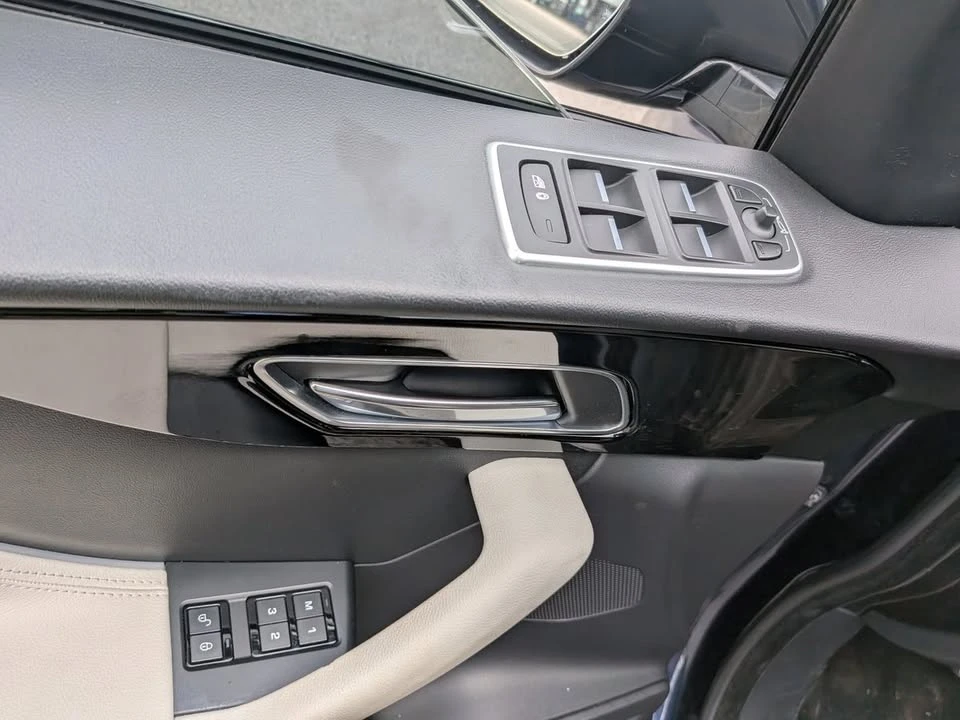 2018 Jaguar F-Pace - Image 16 of 17