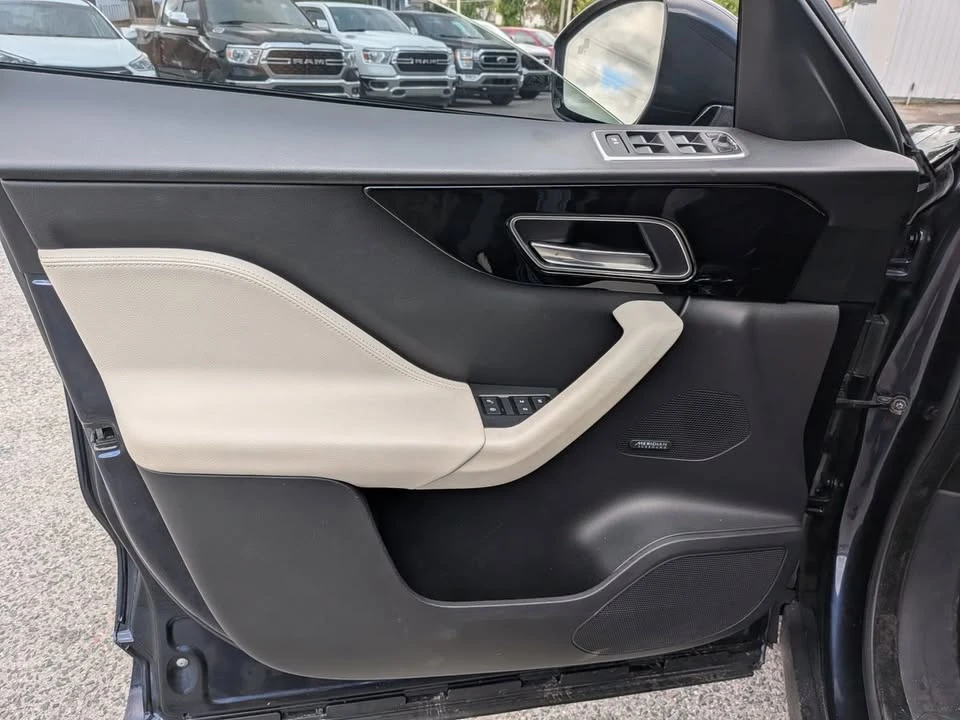 2018 Jaguar F-Pace - Image 15 of 17