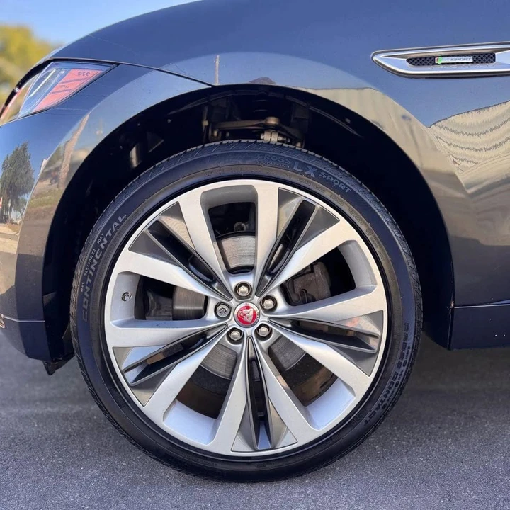 2018 Jaguar F-Pace - Image 9 of 19