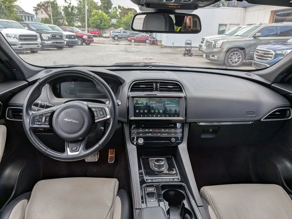 2018 Jaguar F-Pace - Image 11 of 17