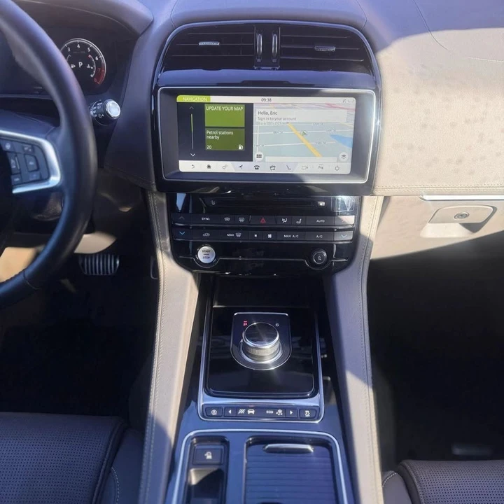 2018 Jaguar F-Pace - Image 16 of 19