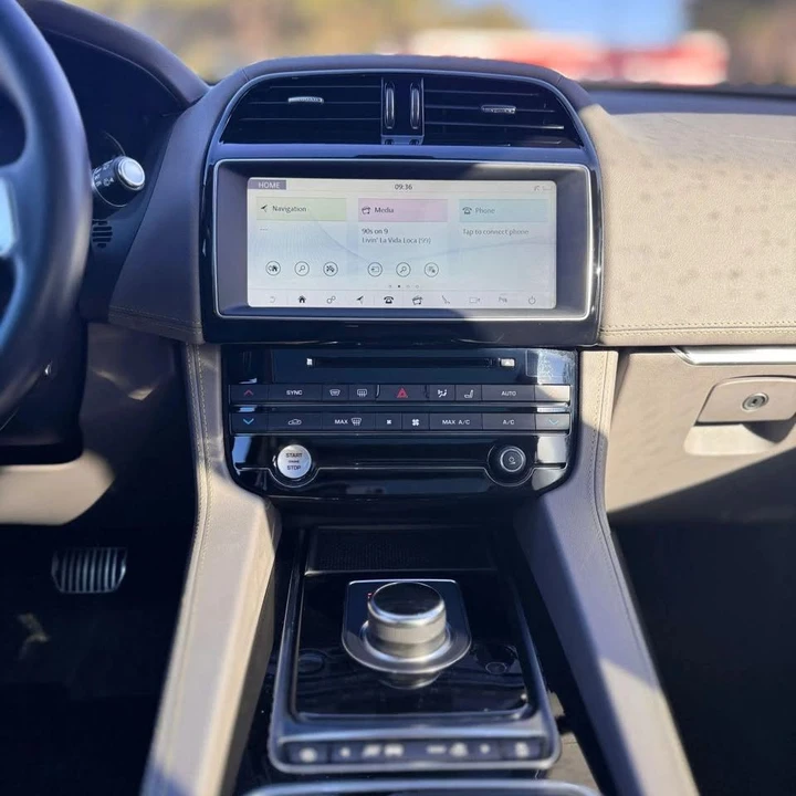 2018 Jaguar F-Pace - Image 15 of 19
