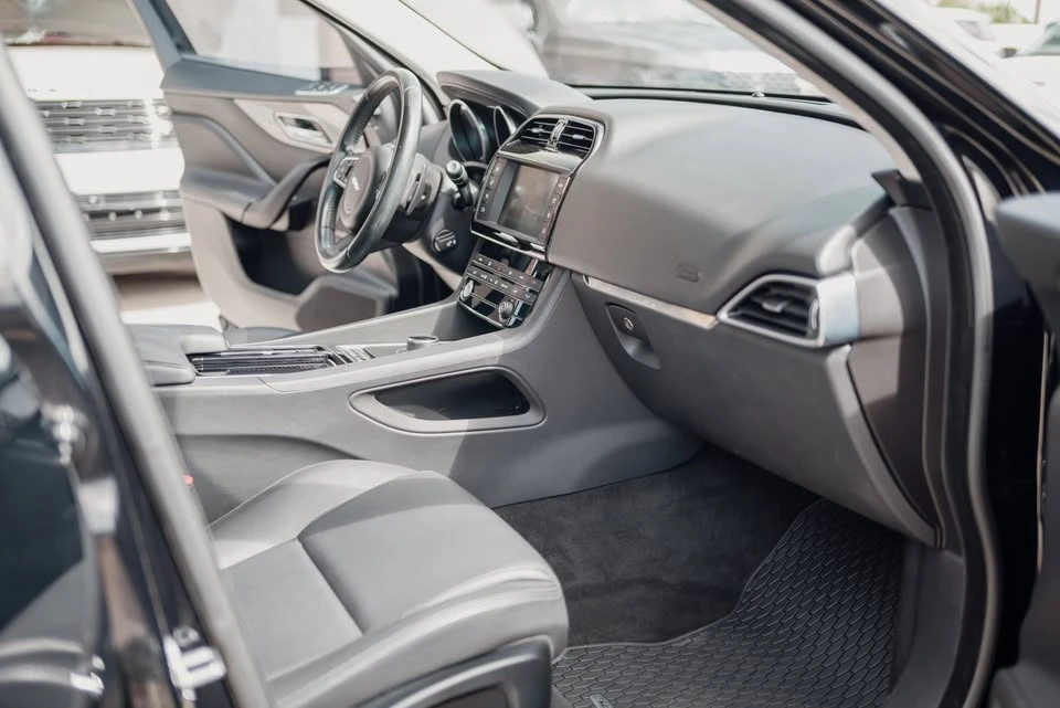 2018 Jaguar F-Pace - Image 12 of 13