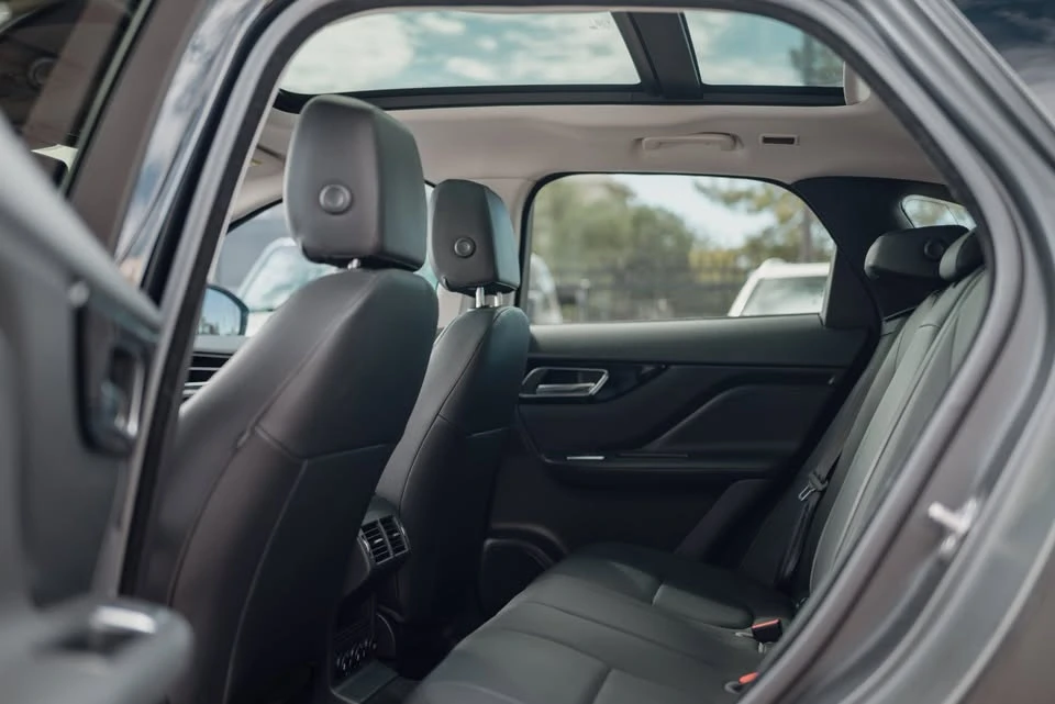 2018 Jaguar F-Pace - Image 9 of 13
