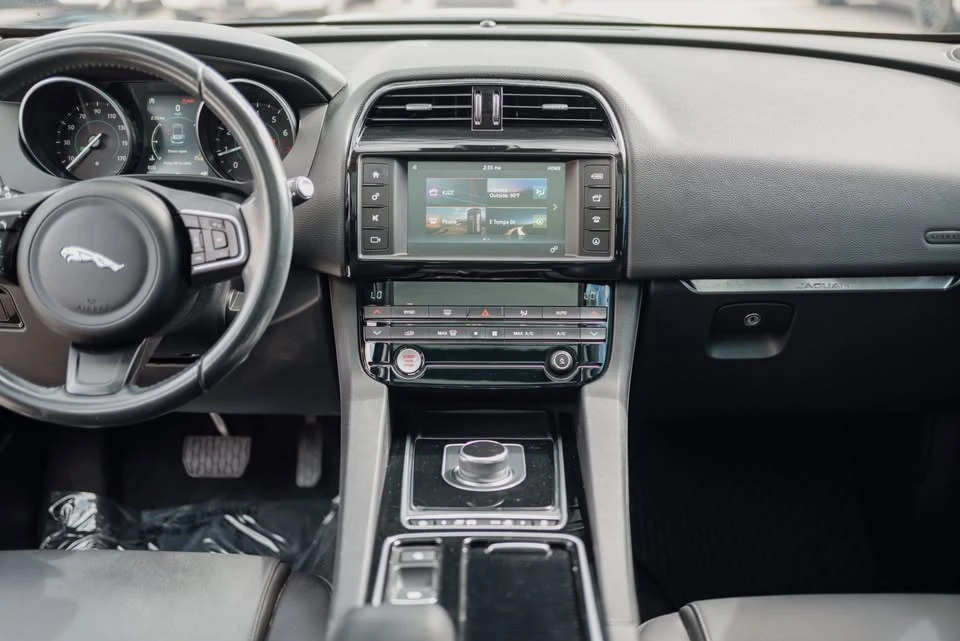 2018 Jaguar F-Pace - Image 7 of 13