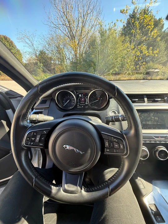 2018 Jaguar F-Pace - Image 15 of 16