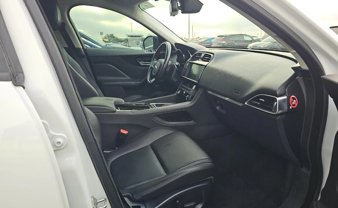 2018 Jaguar F-Pace - Image 9 of 13