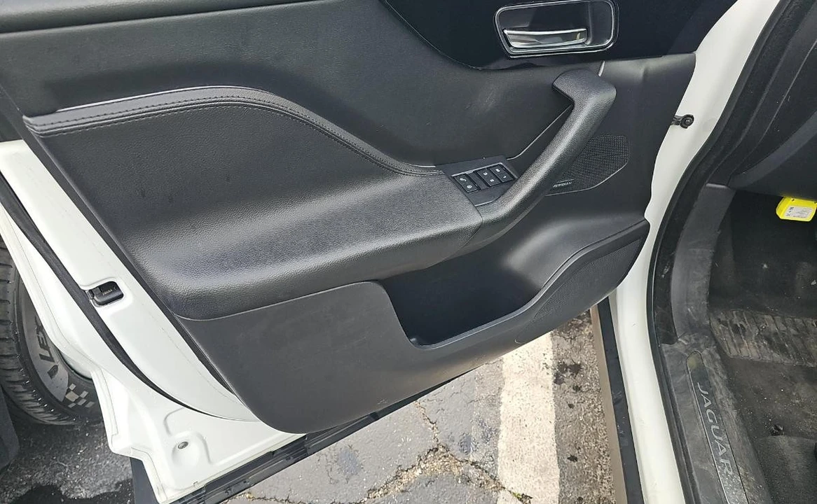 2018 Jaguar F-Pace - Image 10 of 13