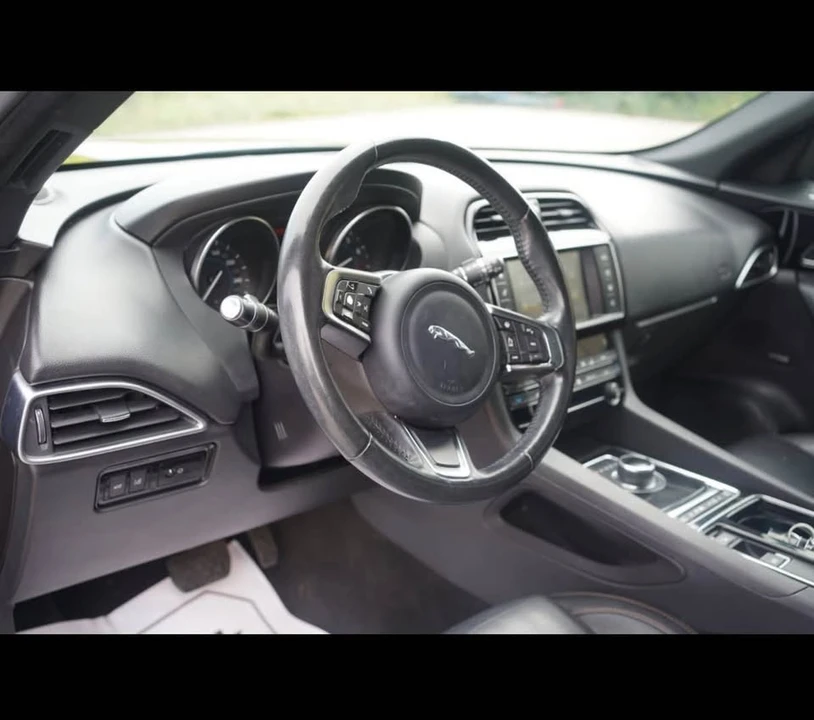 2018 Jaguar F-Pace - Image 12 of 19