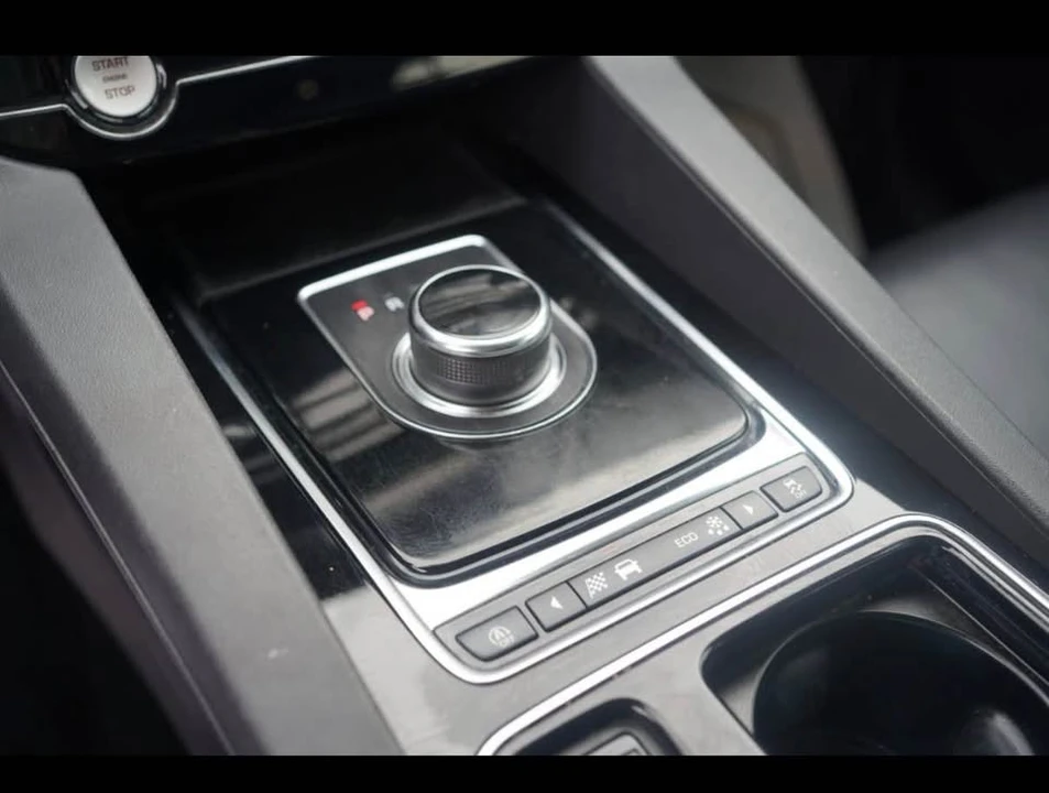 2018 Jaguar F-Pace - Image 15 of 19
