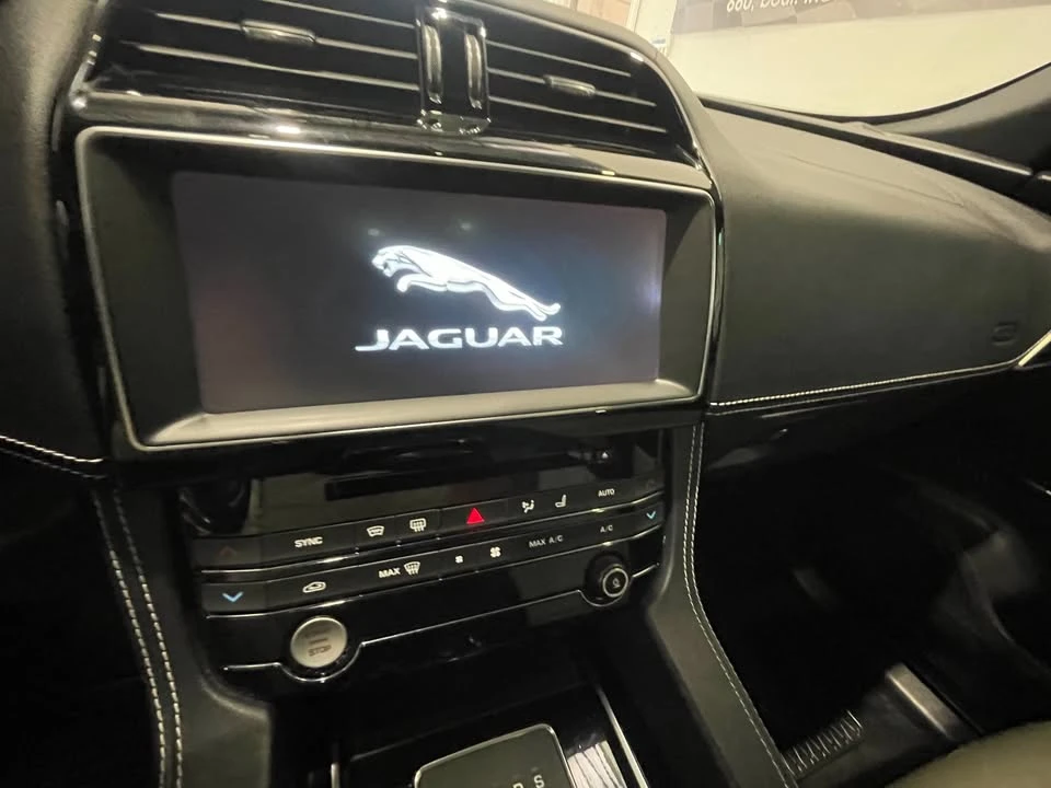 2018 Jaguar F-Pace - Image 14 of 20