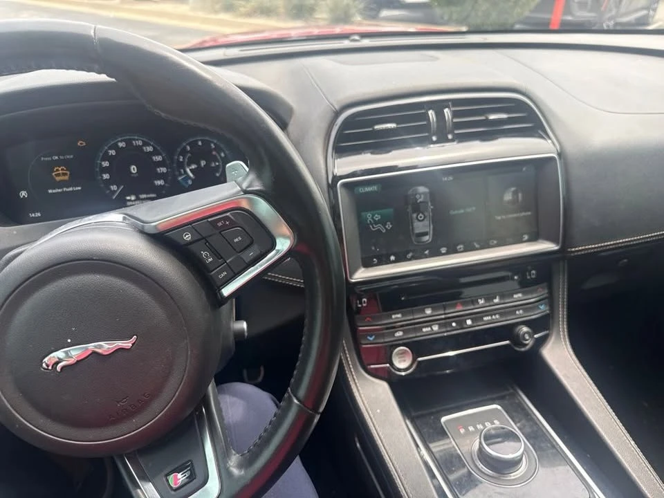 2018 Jaguar F-Pace - Image 10 of 10