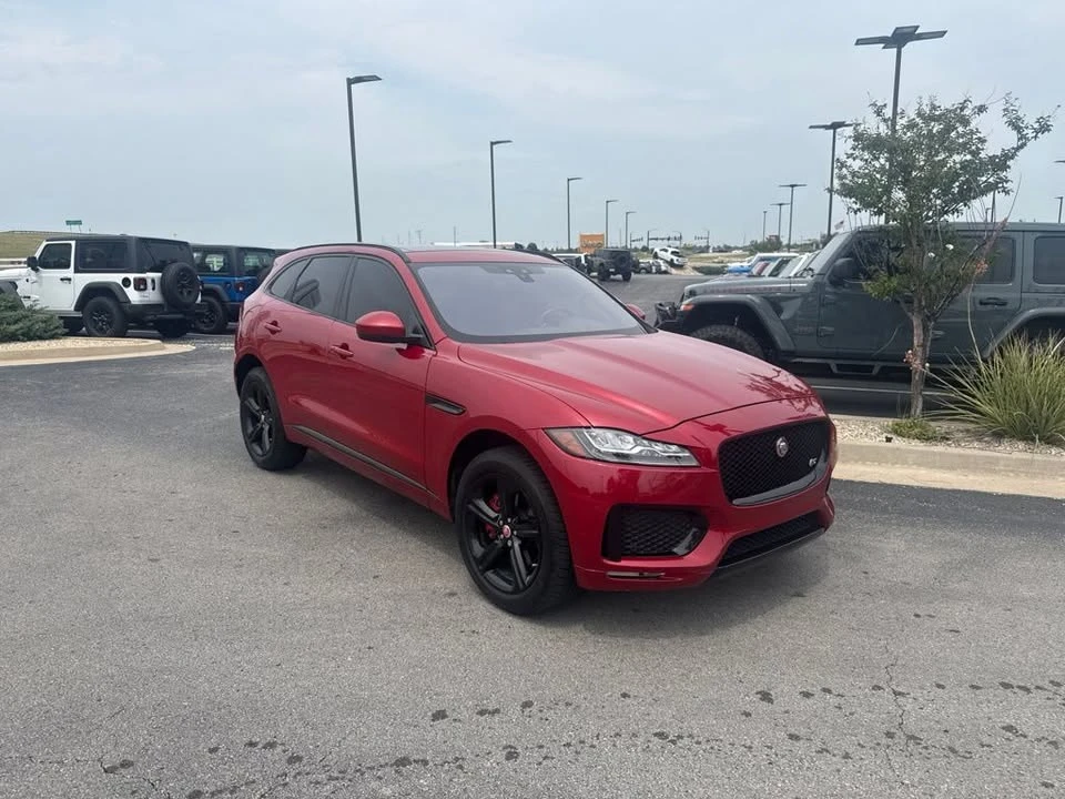 2018 Jaguar F-Pace - Image 2 of 10