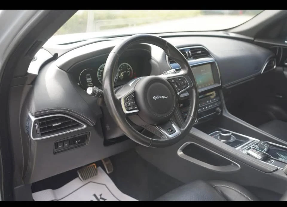 2018 Jaguar F-Pace - Image 13 of 20