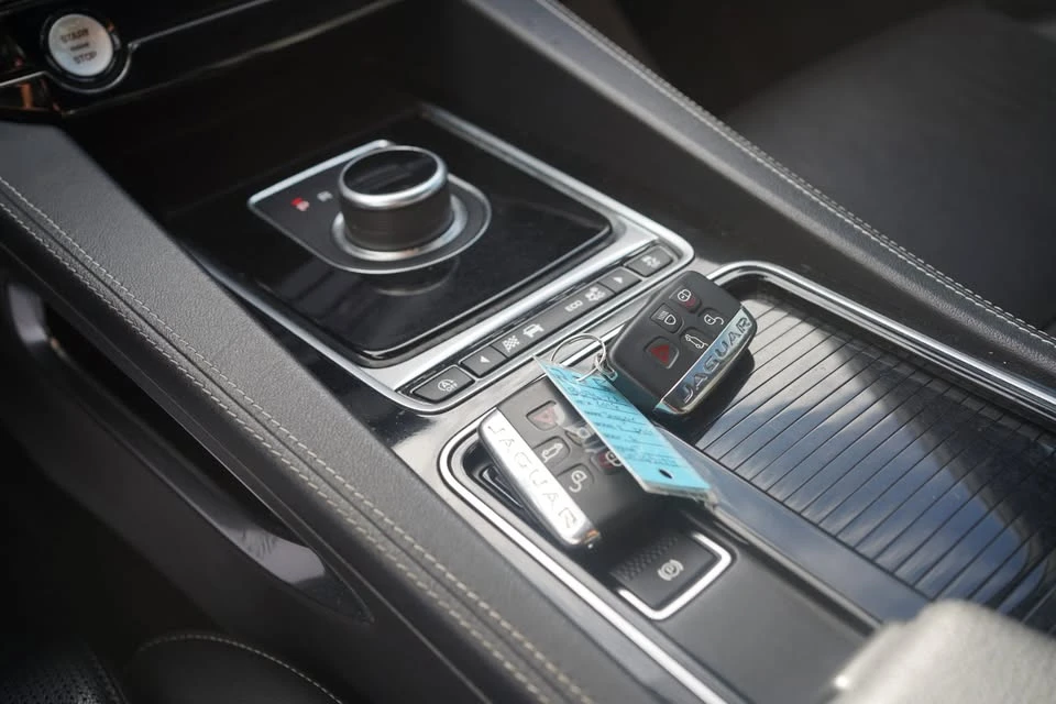 2018 Jaguar F-Pace - Image 18 of 20