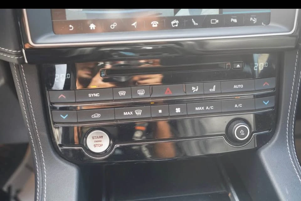 2018 Jaguar F-Pace - Image 17 of 20